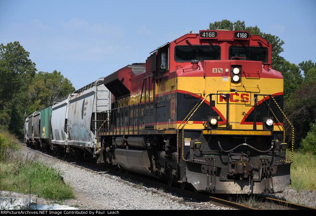 Grain train rolls east on the ex-Alton